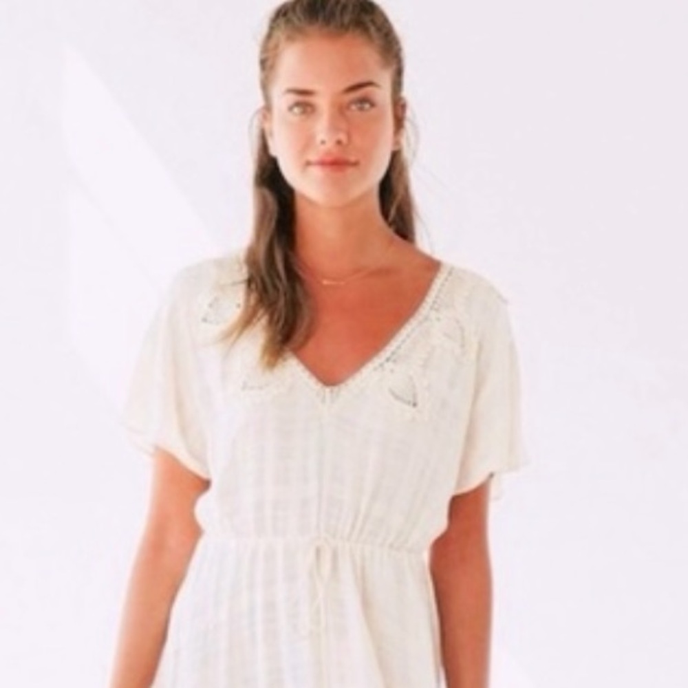 🌹Urban Outfitters Kimchi Blue V-Neck Maxi Dress, Ivory, Size Small (NWOT)